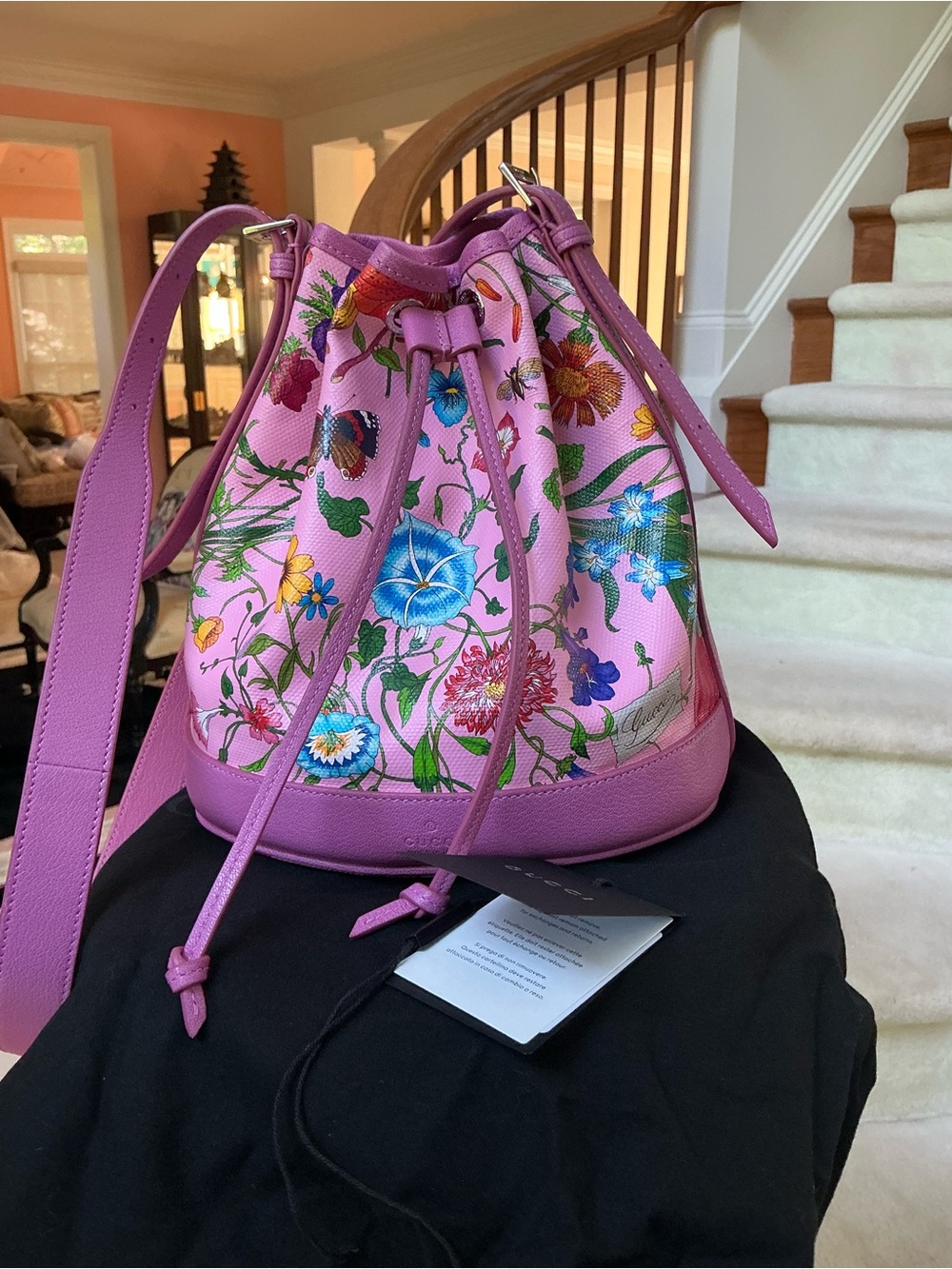 STUNNING GUCCI VENICE SMALL BUCKET CROSSBODY FLORA BAG